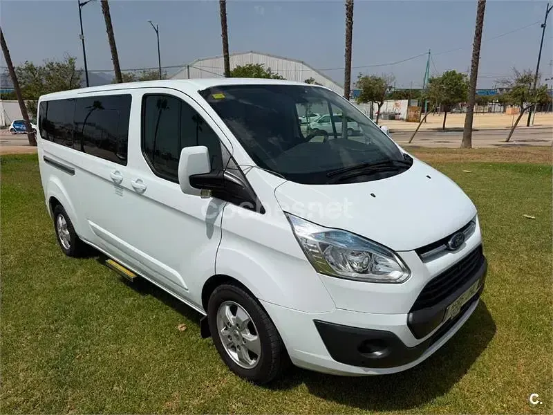 Usado Ford 300 Titanium 155 CV (114 kW) 2015 Blanco Monovolumen