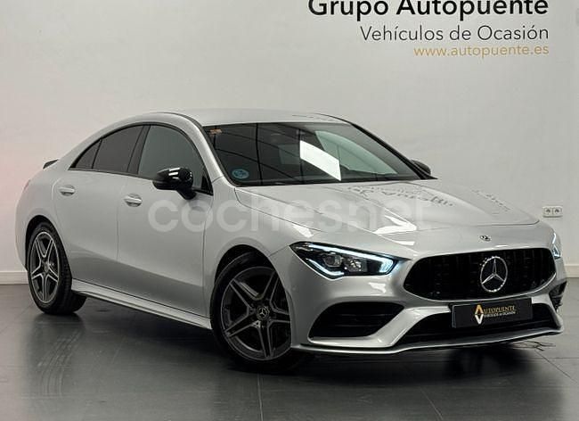 Gris / plata Usado 2021 Mercedes CLA200 Berlina | 33.390 € (Caro) - Imagen 1/4