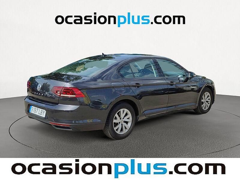 Usado VW Passat Business 120 CV (88 kW) 2019 Gris Berlina
