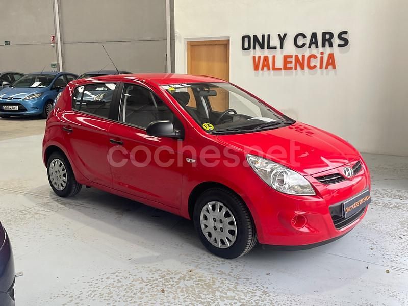 Rojo Usado 2012 Hyundai i20 Classic Berlina | 6390 € (Buen precio) - Imagen 1/4