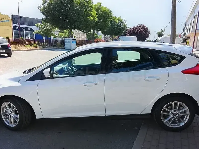 Usado Ford Focus Titanium 125 CV (91 kW) 2017 Blanco Berlina