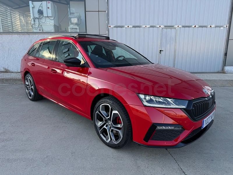 Usado Skoda Octavia RS 245 CV (180 kW) 2021 Rojo Familiar