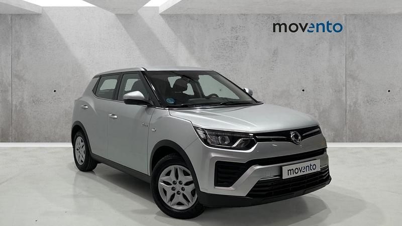Gris Usado 2022 Ssangyong (KGM) Tivoli SUV | 13.700 € (Precio justo) - Imagen 1/4