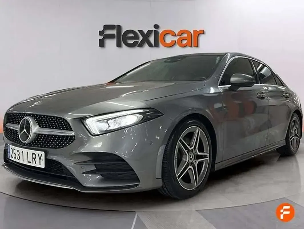 Usado Mercedes A180 116 CV (85 kW) 2019 Gris Berlina