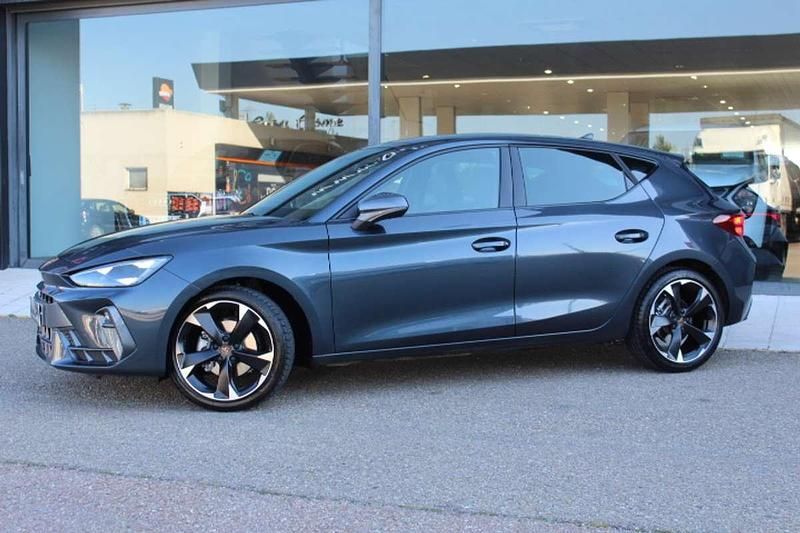 Usado Cupra Leon 150 CV (110 kW) 2025 Gris Utilitario