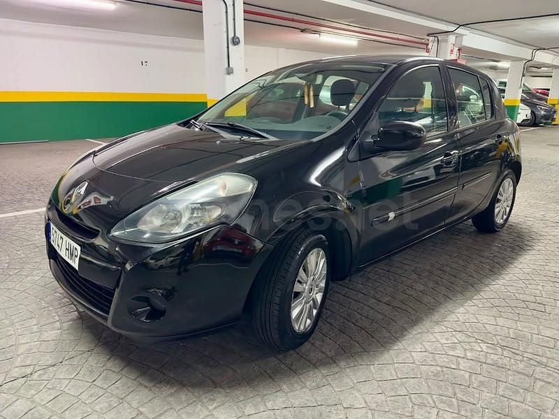 Usado Renault Clio III Collection 75 CV (55 kW) 2012 Negro Berlina