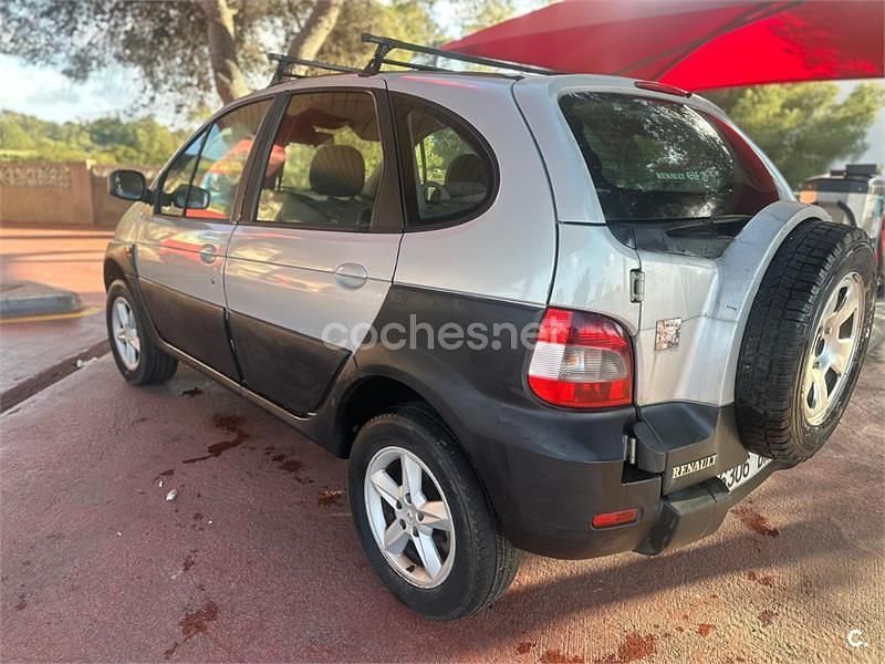 Usado Renault Scénic Privilege 120 CV (88 kW) 2003 Gris / plata Monovolumen