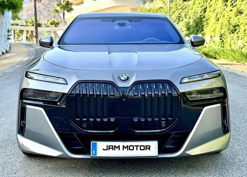 Gris Usado 2023 BMW 750e M Sport Berlina | 114.900 € - Imagen 1/4