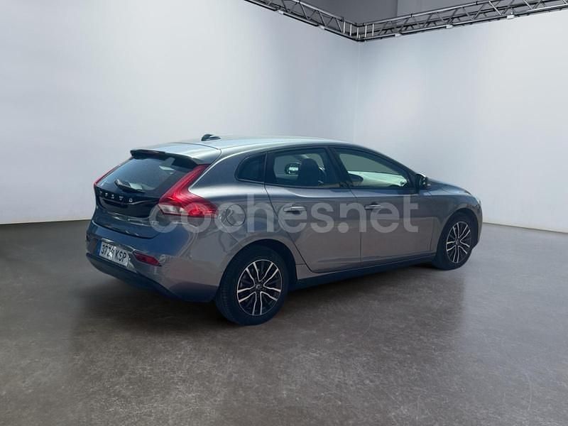 Usado Volvo V40 Momentum 122 CV (89 kW) 2019 Gris / plata Berlina