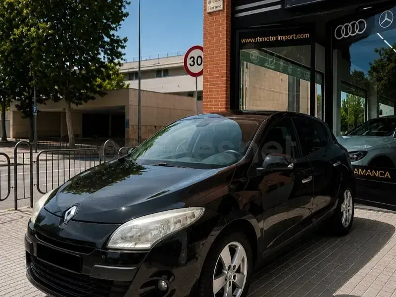 Usado Renault Mégane Dynamique 130 CV (95 kW) 2011 Negro Berlina