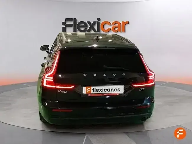 Usado Volvo V60 Kinetic 150 CV (110 kW) 2019 Negro Familiar