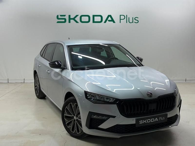 Usado Skoda Scala Selection 115 CV (84 kW) 2025 Gris / plata Utilitario