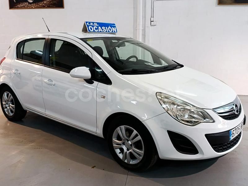 Usado Opel Corsa Selective 75 CV (55 kW) 2013 Blanco Berlina