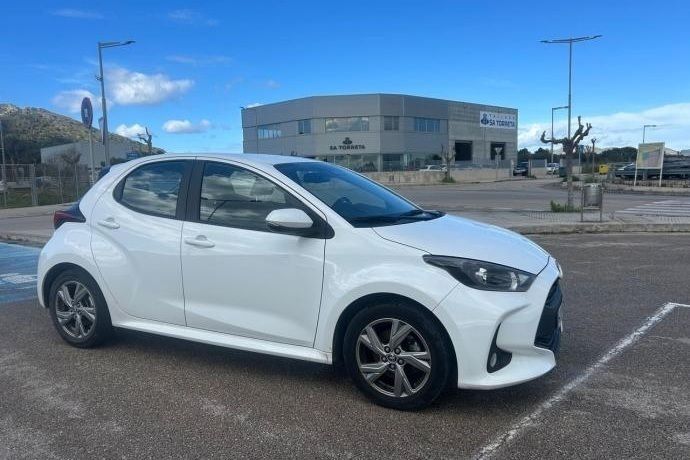 Usado 2024 Toyota Yaris Hybrid Active | 19.900 € (Super precio) - Imagen 1/4