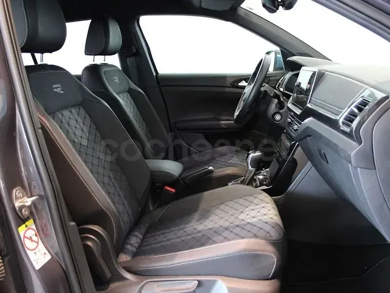 Usado VW T-Cross R-line 115 CV (84 kW) 2025 Gris / plata SUV