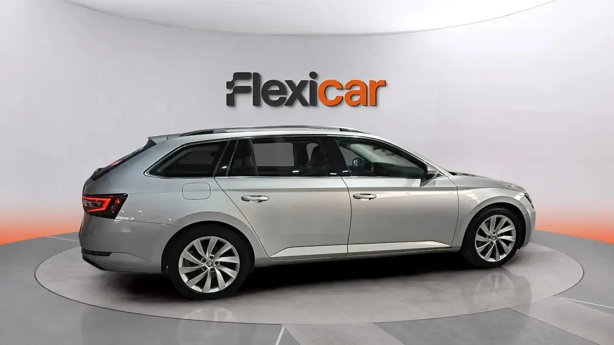 Usado Skoda Superb LAURIN & KLEMENT 190 CV (139 kW) 2018 Gris Familiar