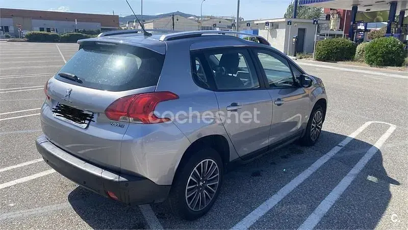 Usado Peugeot 2008 Access 82 CV (60 kW) 2015 Gris / plata SUV
