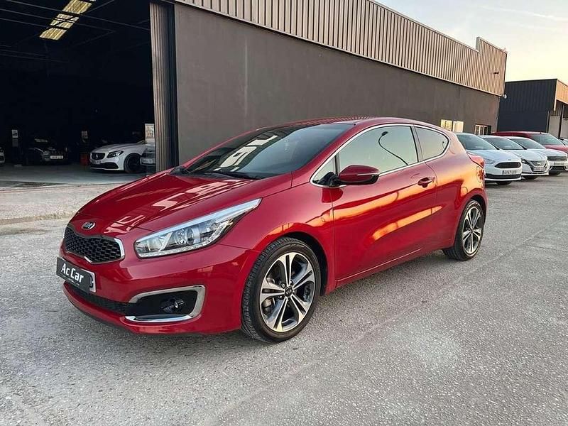 Usado Kia Ceed Sportswagon 120 CV (88 kW) 2017 Rojo Familiar