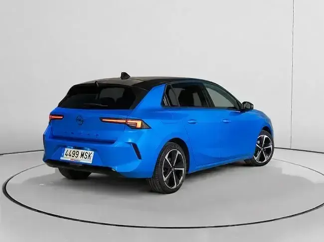 Usado Opel Astra 130 CV (95 kW) 2024 Azul Utilitario