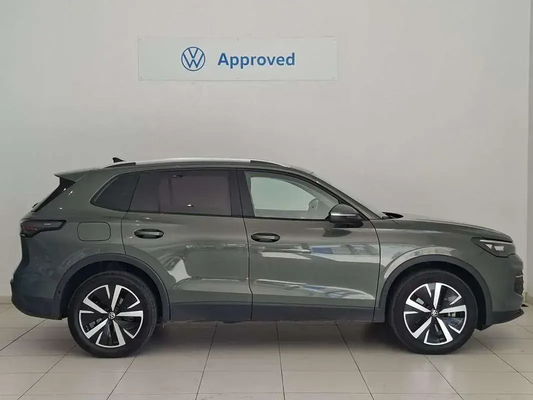 Usado VW Tiguan 204 CV (150 kW) 2025 Verde SUV