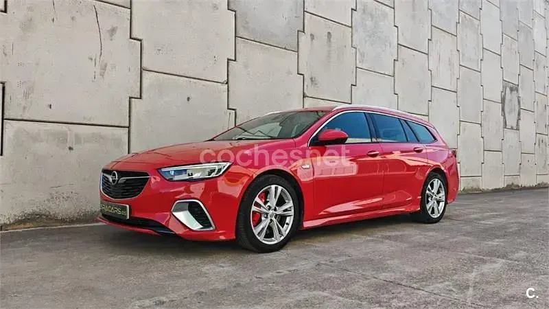 Usado Opel Insignia 210 CV (154 kW) 2019 Rojo Familiar