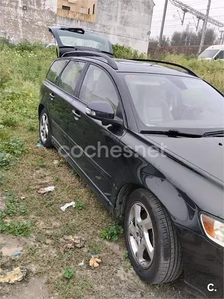 Usado Volvo V50 Summum 109 CV (80 kW) 2010 Negro Familiar