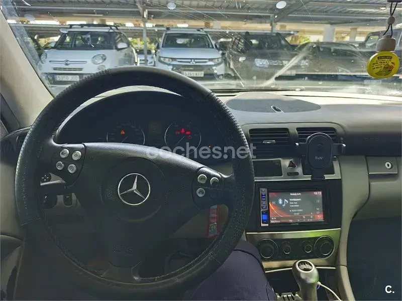 Usado Mercedes C200 122 CV (89 kW) 2004 Blanco Berlina
