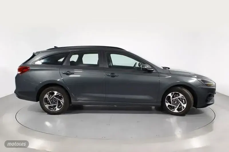 Usado Hyundai i30 120 CV (88 kW) 2025 Verde Berlina