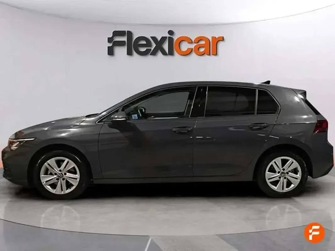 Usado VW Golf VIII Life 131 CV (96 kW) 2021 Gris Berlina