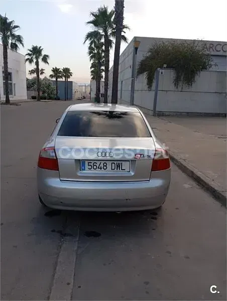 Usado Audi A4 130 CV (95 kW) 2003 Gris / plata Familiar