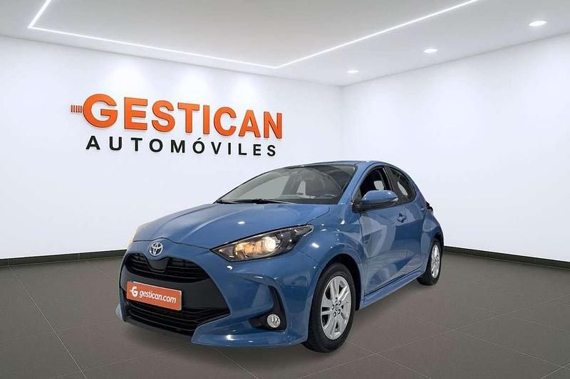 Usado Toyota Yaris Hybrid Active 116 CV (85 kW) 2021 Azul Utilitario
