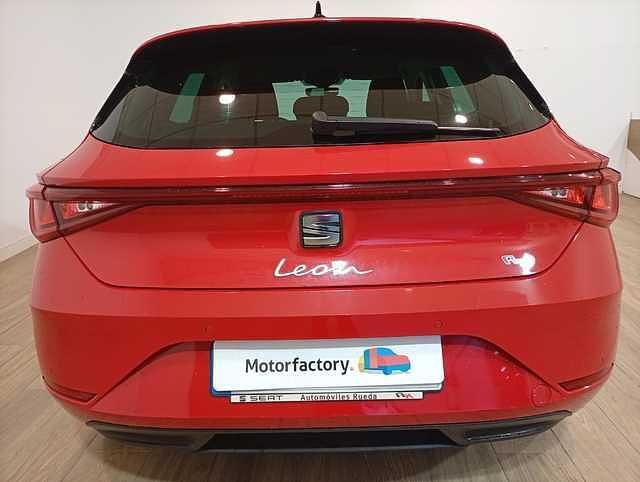 Usado Seat Leon Style 130 CV (95 kW) 2023 Rojo Berlina