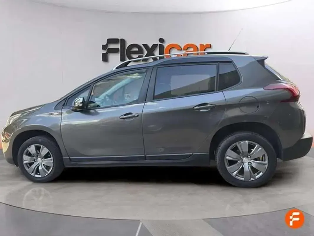Usado Peugeot 2008 Allure 110 CV (80 kW) 2018 Gris SUV