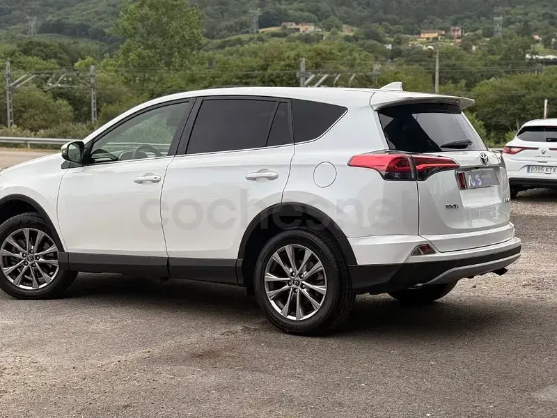 Usado Toyota RAV4 Business Edition 143 CV (105 kW) 2016 Blanco SUV