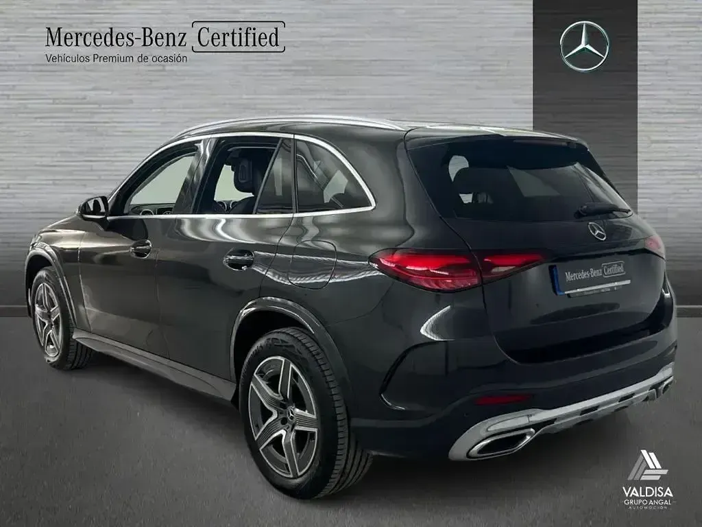 Käytetty Mercedes GLC300 AMG line 333 HP (244 kW) 2023 Harmaa