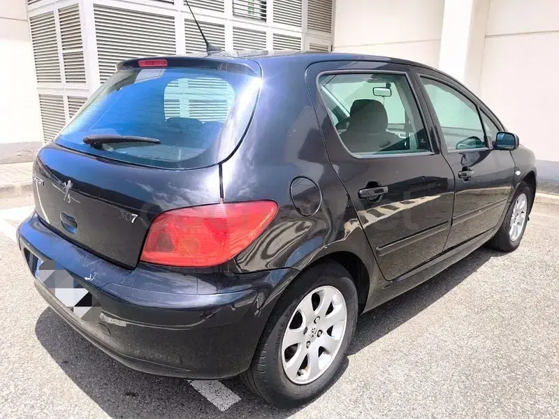 Usado Peugeot 307 90 CV (66 kW) 2005 Negro Berlina