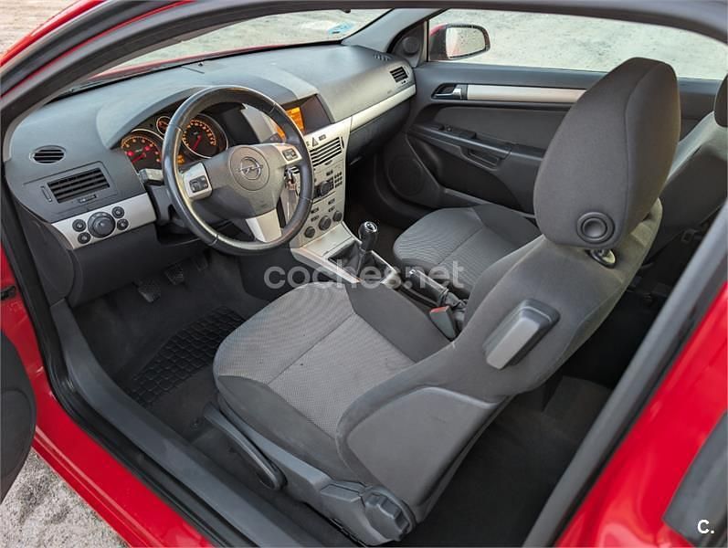 Usado Opel Astra GTC Enjoy 90 CV (66 kW) 2009 Rojo Berlina
