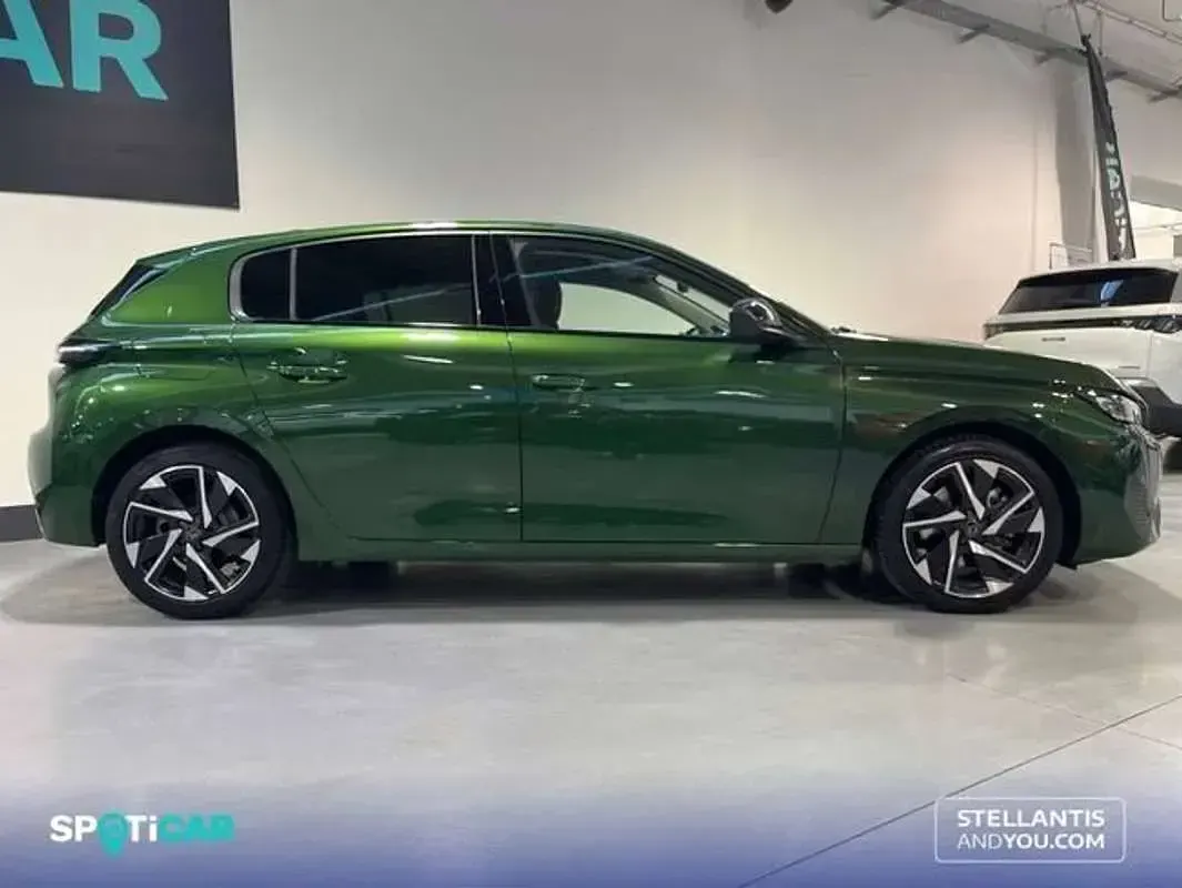 Usado Peugeot 308 Allure 131 CV (96 kW) 2022 Verde Utilitario