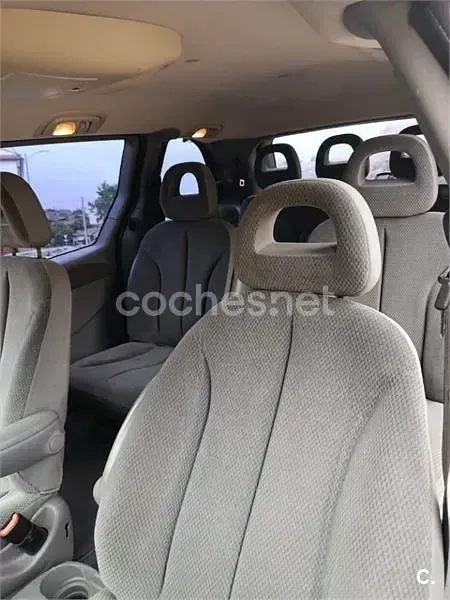Usado Chrysler Voyager 140 CV (102 kW) 2004 Azul Monovolumen