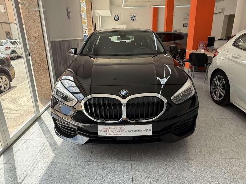 Usado BMW 118 Sport Line 136 CV (100 kW) 2022 Negro Utilitario