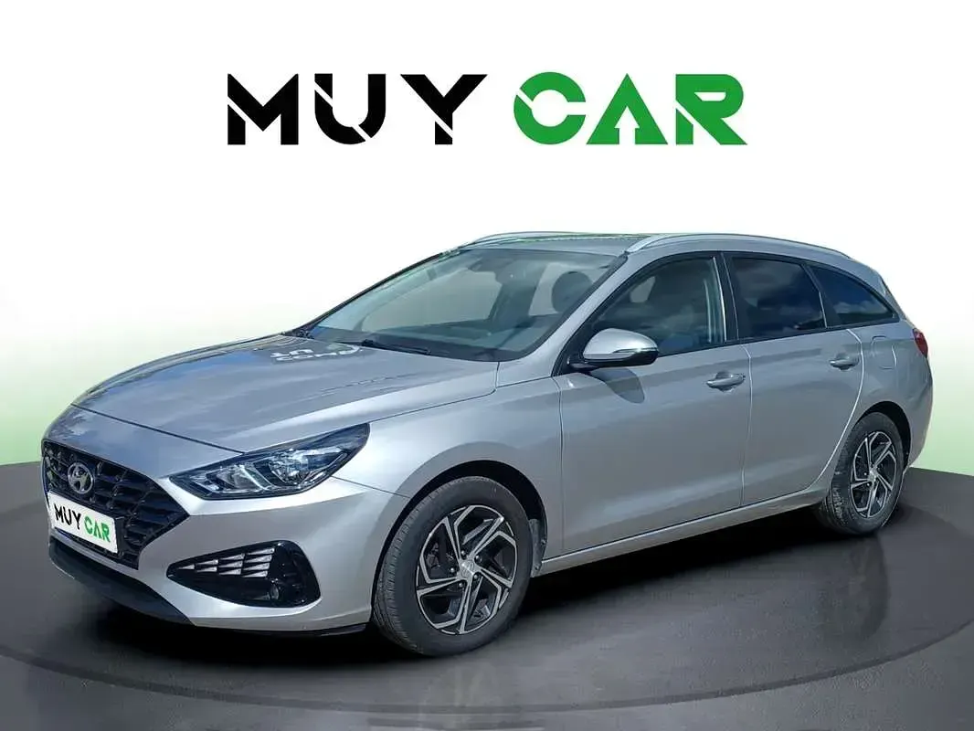 Usado Hyundai i30 116 CV (85 kW) 2021 Plateado Utilitario