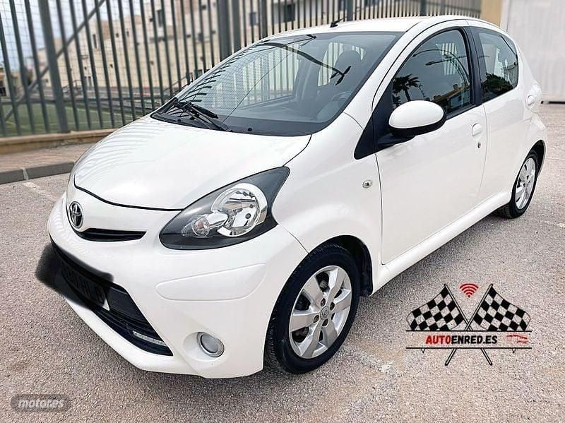 Usado Toyota Aygo City 68 CV (50 kW) 2012 Blanco Utilitario