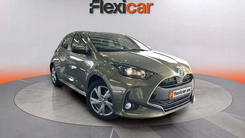 Usado Toyota Yaris Hybrid Active 116 CV (85 kW) 2024 Verde Utilitario