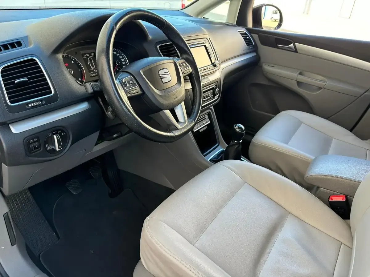 Usado Seat Alhambra Ecomotive 140 CV (102 kW) 2012 Negro Monovolumen