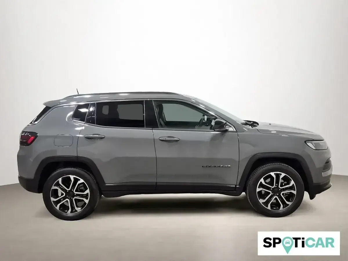 Usado Jeep Compass Limited 190 CV (139 kW) 2022 Gris SUV