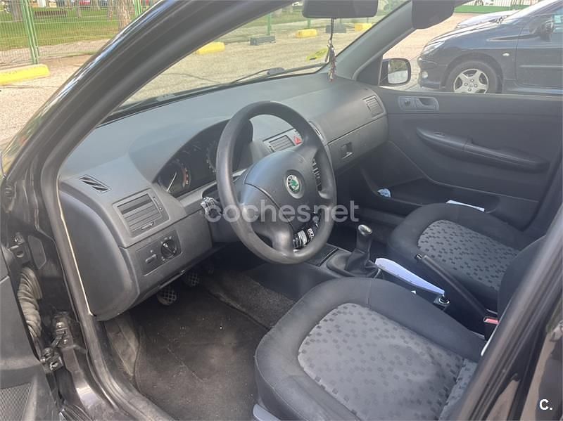 Usado Skoda Fabia 70 CV (51 kW) 2007 Negro Berlina