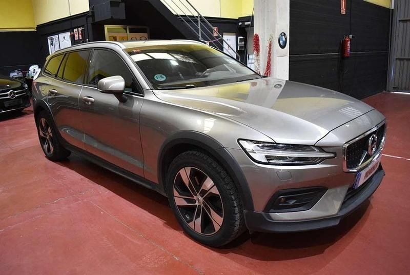 Usado Volvo V60 CC 190 CV (139 kW) 2019 Gris Familiar