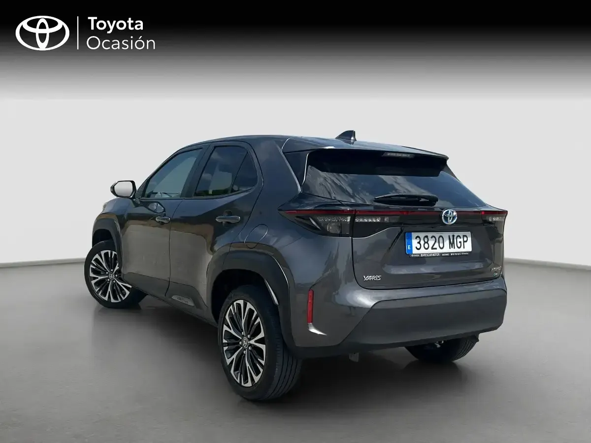 Usado Toyota Yaris Cross Style 116 CV (85 kW) 2023 Gris SUV