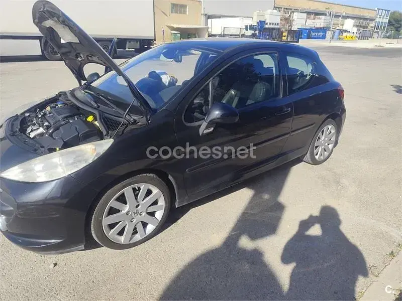 Usado Peugeot 207 110 CV (80 kW) 2006 Negro Berlina