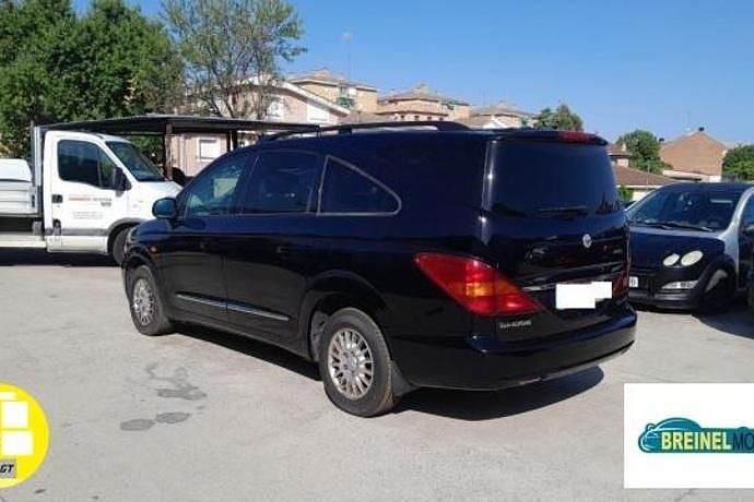 Usado SsangYong Rodius Limited 155 CV (114 kW) 2013 Negro Monovolumen